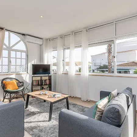 Daire Matfil Suite-charming With Pool Access